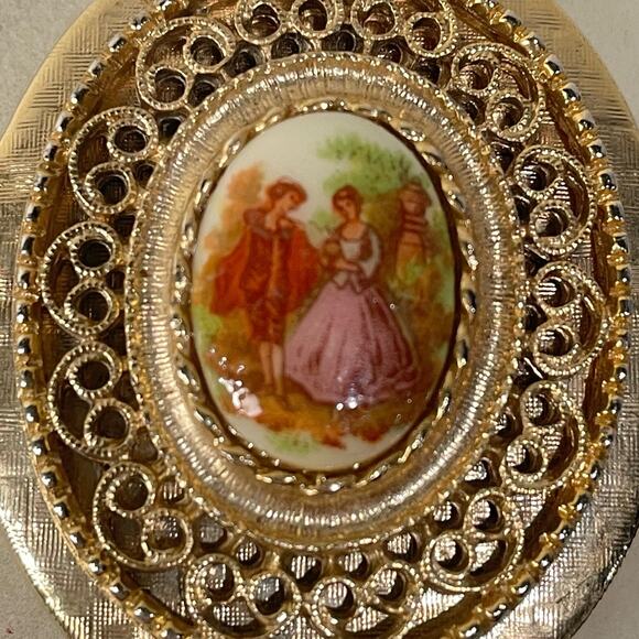 Vintage Victorian Toile French Country Style Romantic Filigree Locket Rococo - Picture 2 of 4